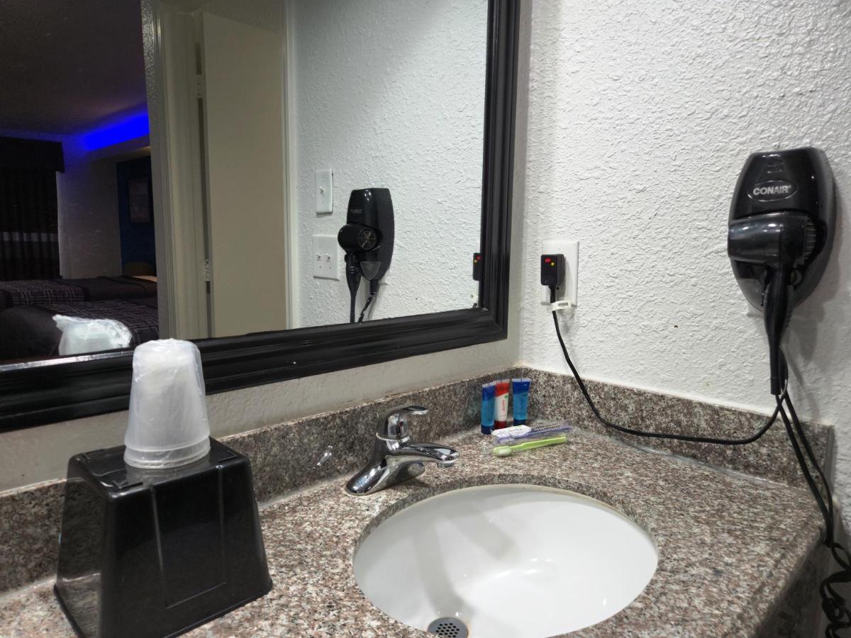 Express Inn Томбал Экстерьер фото